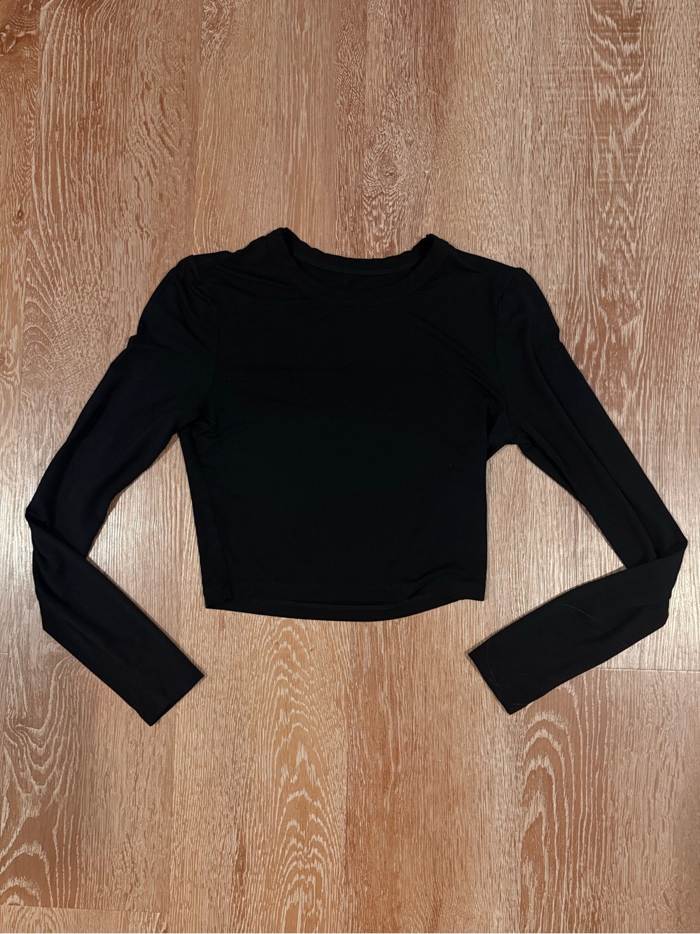 Black long sleeve crop top
Size small worn once